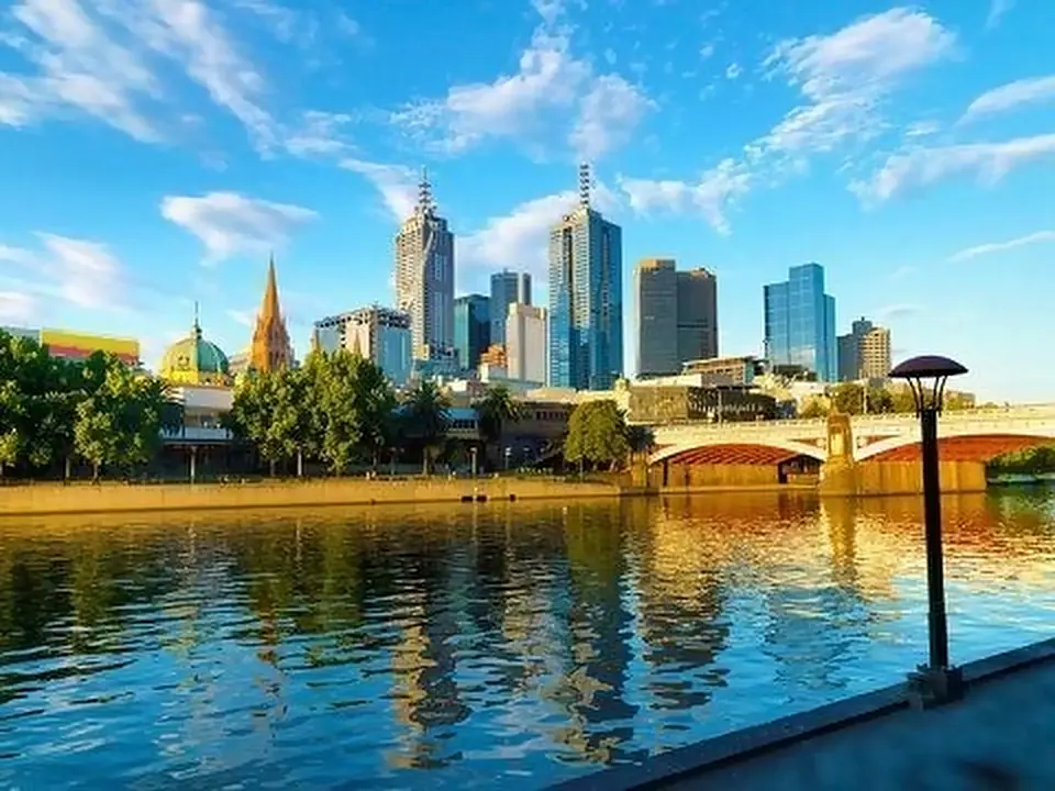 Il lungofiume di Melbourne con i grattacieli, Australia