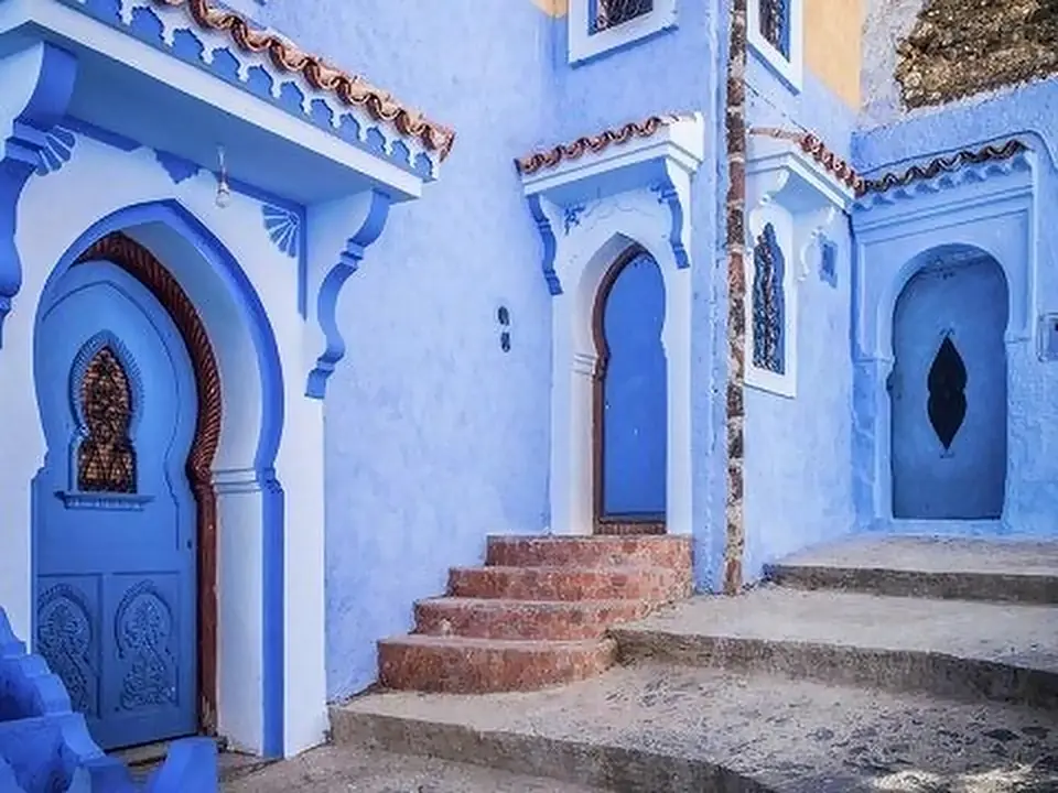 Porte e scalinate blu di Chefchaouen, Marocco