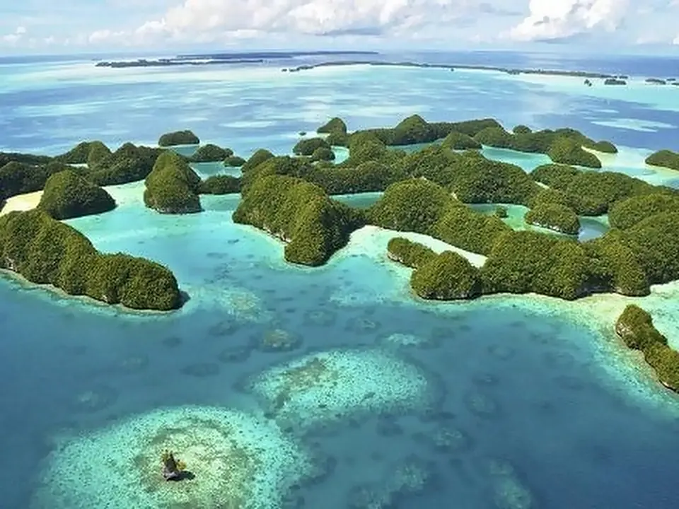 Isolotti verdi nella laguna turchese, Micronesia