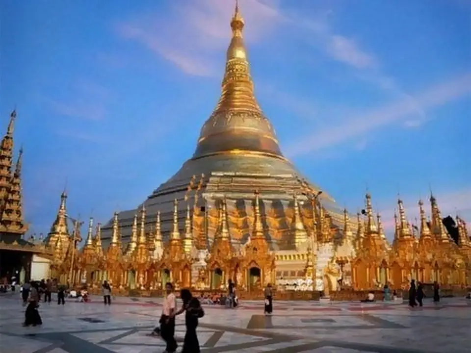 La Pagoda Shwedagon dorata a Yangon, Myanmar