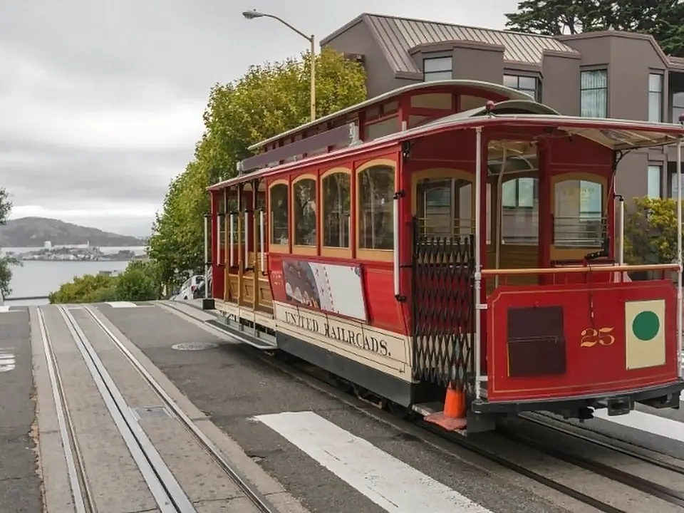 Il tram storico sulle colline di San Francisco, California